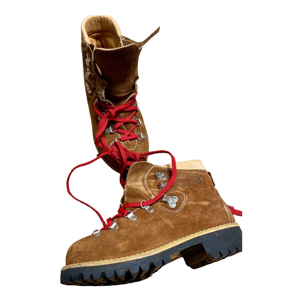 Dunham vibram sole hiking boots in AMAZING condition. SIZE 37 ( about 7/7.5)